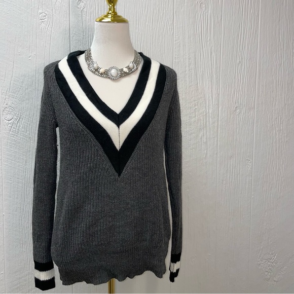 V Neck Sweater Varsity Style - Picture 1 of 9
